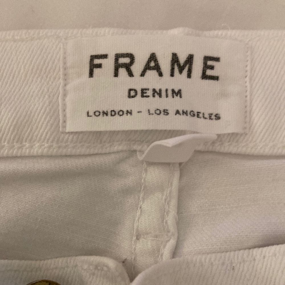 Frame Le Cutoff white shorts